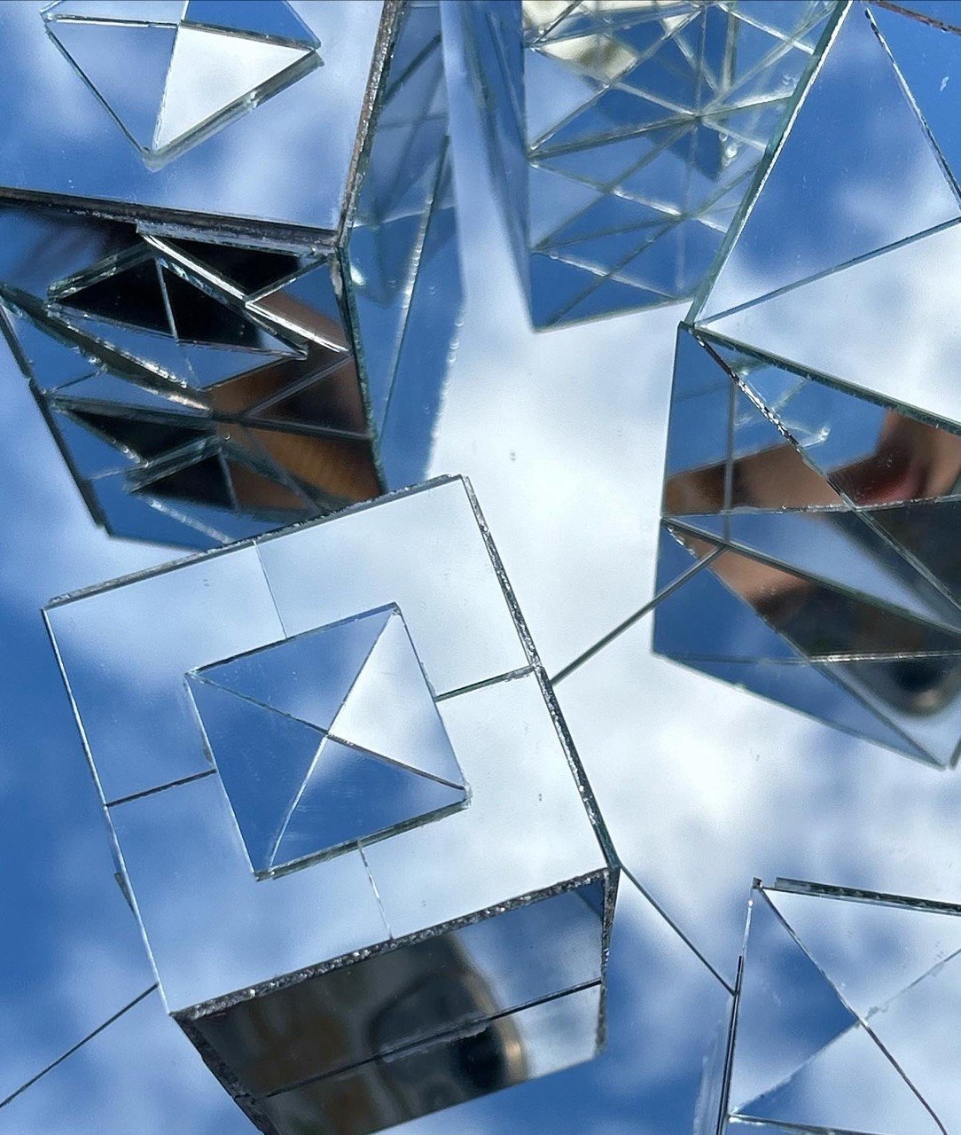 Ask the Mirror the Name of Your Savior, mirrored installation